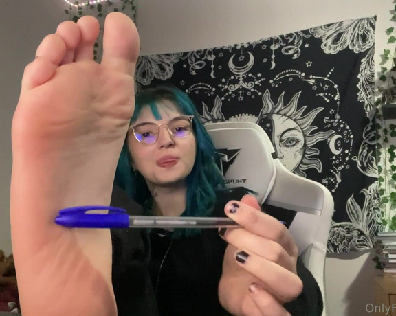 Goddess Ana aka urfeetgirlofc Foot Fetish - 04-21-2023 OnlyFans Video - Tickling  at the request of a subscriber, did you like it