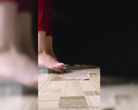 Goddess Ana aka urfeetgirlofc Foot Fetish - 06-12-2023 OnlyFans Video - stepping on bubble wrap, feels like im stepping on and breaking someones bones huh