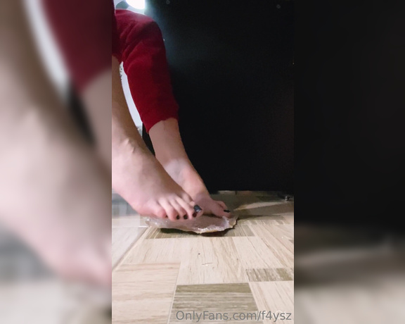 Goddess Ana aka urfeetgirlofc Foot Fetish - 06-12-2023 OnlyFans Video - stepping on bubble wrap, feels like im stepping on and breaking someones bones huh