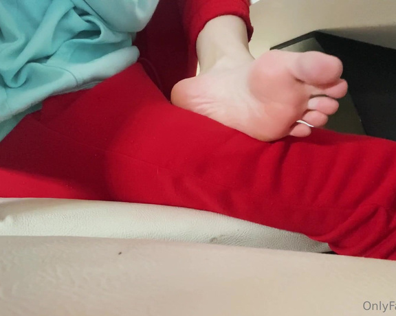 Goddess Ana aka urfeetgirlofc Foot Fetish - 07-17-2023 OnlyFans Video - Leaked urfeetgirlofc 81430