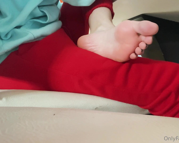 Goddess Ana aka urfeetgirlofc Foot Fetish - 07-17-2023 OnlyFans Video - Leaked urfeetgirlofc 81430