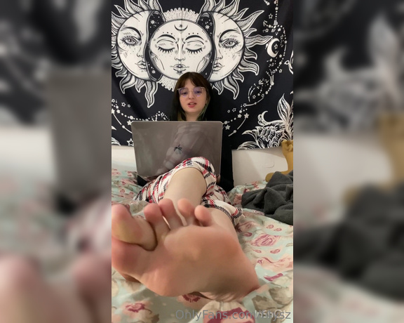 Goddess Ana aka urfeetgirlofc Foot Fetish - 07-20-2023 OnlyFans Video - my failed attempt to speak english, can you understand a little