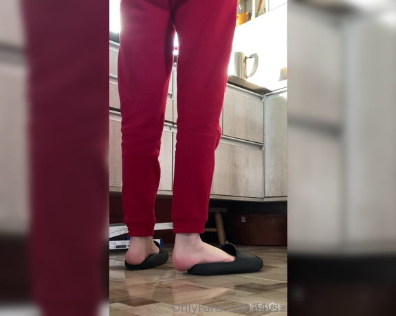 Goddess Ana aka urfeetgirlofc Foot Fetish - 07-15-2023 OnlyFans Video - making something to eat