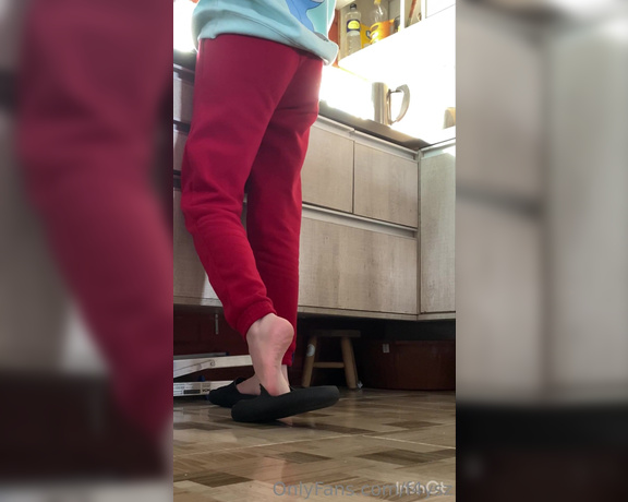 Goddess Ana aka urfeetgirlofc Foot Fetish - 07-15-2023 OnlyFans Video - making something to eat