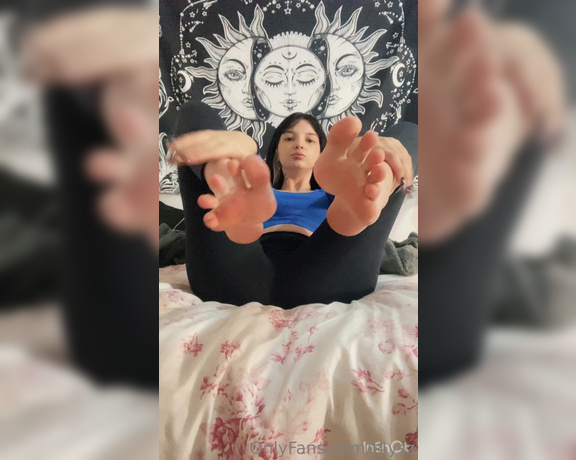 Goddess Ana aka urfeetgirlofc Foot Fetish - 08-07-2023 OnlyFans Video - hi good night  I was missing because I was enjoying my birthday, but Im coming