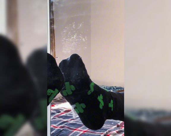 Goddess Ana aka urfeetgirlofc Foot Fetish - 09-05-2024 OnlyFans Video - Do you like sweaty socks