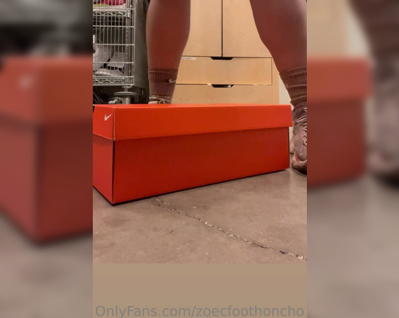 HONCHO aka thefthoncho Foot Fetish - 09-21-2022 OnlyFans Video - Size 10 crushing box