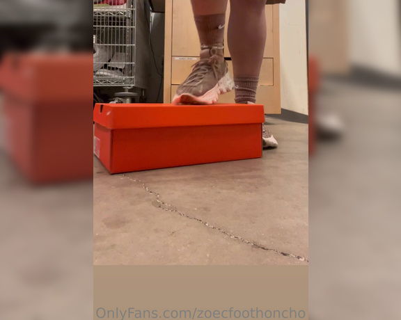 HONCHO aka thefthoncho Foot Fetish - 09-21-2022 OnlyFans Video - Size 10 crushing box