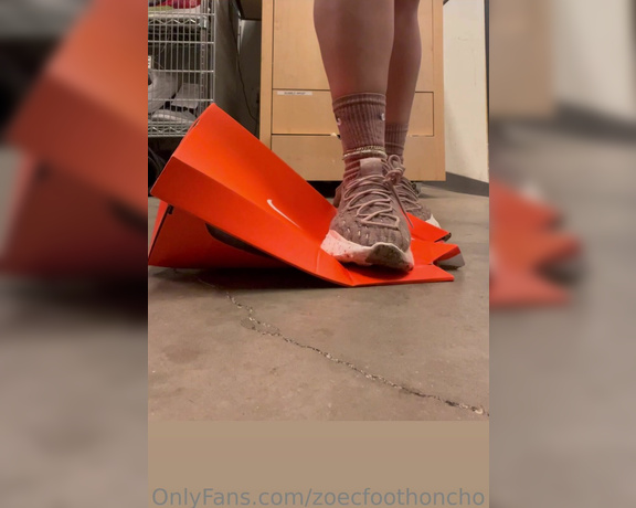 HONCHO aka thefthoncho Foot Fetish - 09-21-2022 OnlyFans Video - Size 10 crushing box