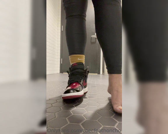 HONCHO aka thefthoncho Foot Fetish - 09-25-2022 OnlyFans Video - Little tease at work