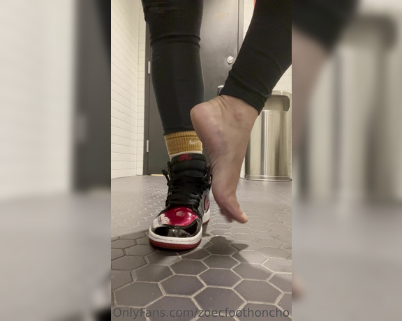 HONCHO aka thefthoncho Foot Fetish - 09-25-2022 OnlyFans Video - Little tease at work