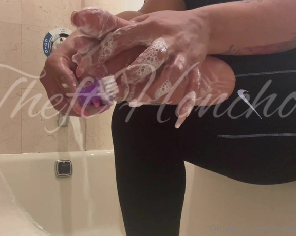 HONCHO aka thefthoncho Foot Fetish - 03-13-2023 OnlyFans Video - Soapy soles toes