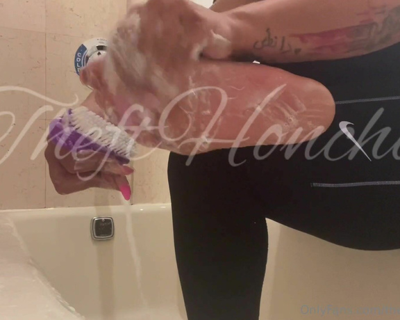 HONCHO aka thefthoncho Foot Fetish - 03-13-2023 OnlyFans Video - Soapy soles toes