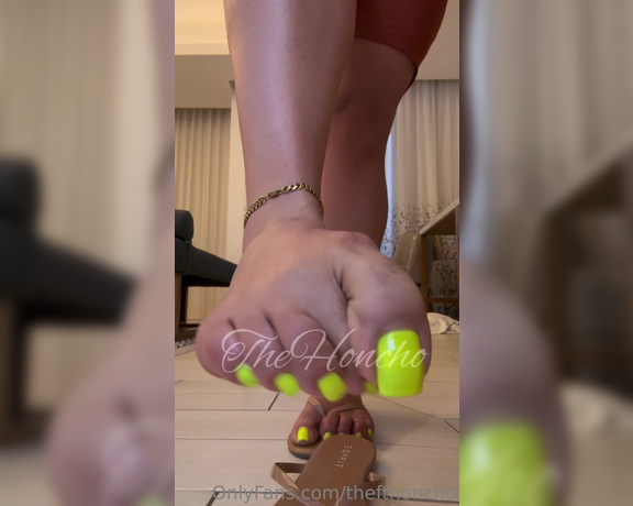 HONCHO aka thefthoncho Foot Fetish - 06-22-2023 OnlyFans Video - Sandal tease