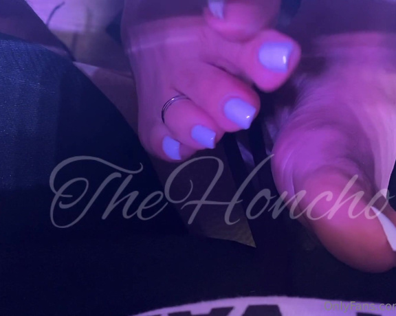 HONCHO aka thefthoncho Foot Fetish - 08-08-2023 OnlyFans Video - Under the table tease_gmwu