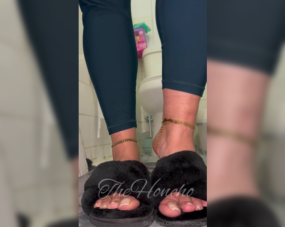 HONCHO aka thefthoncho Foot Fetish - 12-07-2023 OnlyFans Video - Fuzzy wiggles