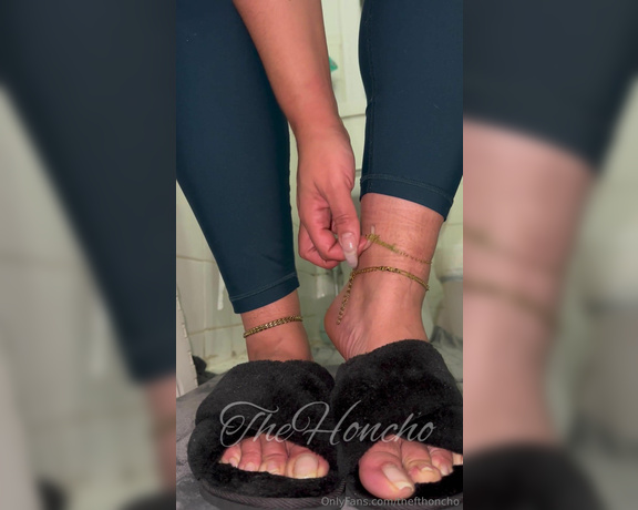 HONCHO aka thefthoncho Foot Fetish - 12-07-2023 OnlyFans Video - Fuzzy wiggles