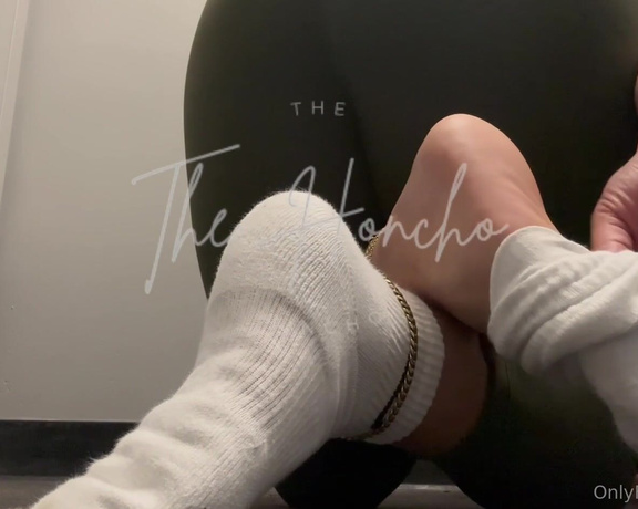 HONCHO aka thefthoncho Foot Fetish - 06-14-2024 OnlyFans Video - Booty amp soles