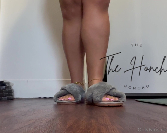 HONCHO aka thefthoncho Foot Fetish - 10-24-2024 OnlyFans Video - Watch me play with my house slippers