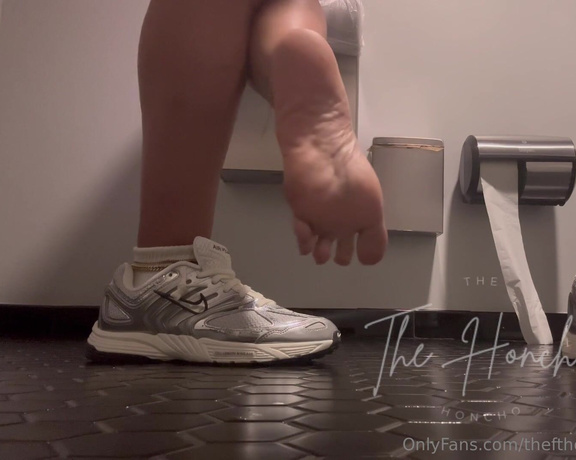 HONCHO aka thefthoncho Foot Fetish - 09-16-2024 OnlyFans Video - Imagine these in your face at work