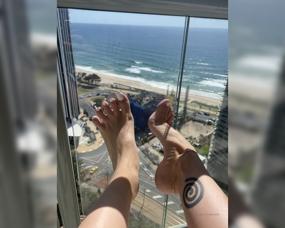 Rose Darling aka gl0ryt0ez Foot Fetish - 02-17-2022 OnlyFans Video - Perfect feet with a perfect view