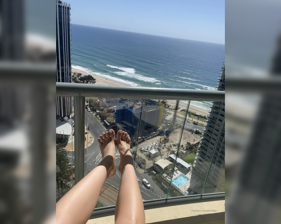 Rose Darling aka gl0ryt0ez Foot Fetish - 02-17-2022 OnlyFans Video - Perfect feet with a perfect view