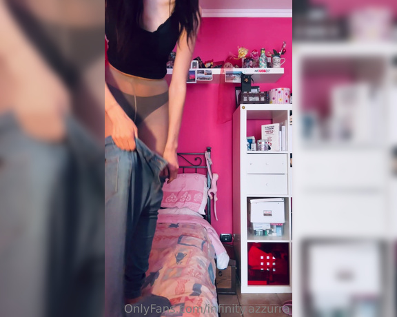 Sofia Ana Infinity aka infinityazzurra Foot Fetish - 07-31-2023 OnlyFans Video - Per gli amanti delle calze sotto i jeans, questo video è per voi  For lovers