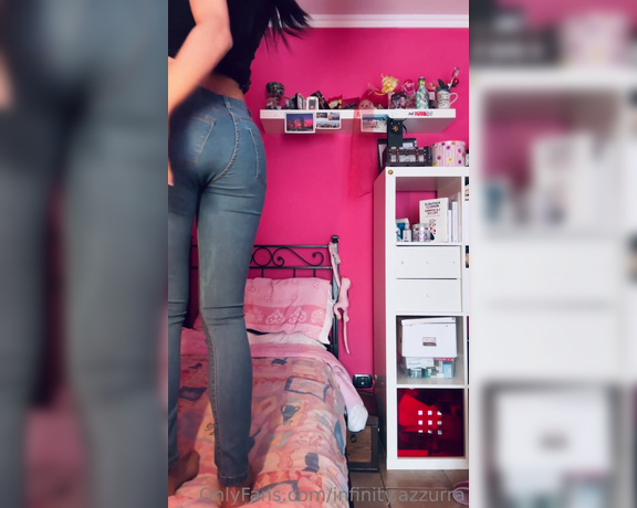 Sofia Ana Infinity aka infinityazzurra Foot Fetish - 07-31-2023 OnlyFans Video - Per gli amanti delle calze sotto i jeans, questo video è per voi  For lovers