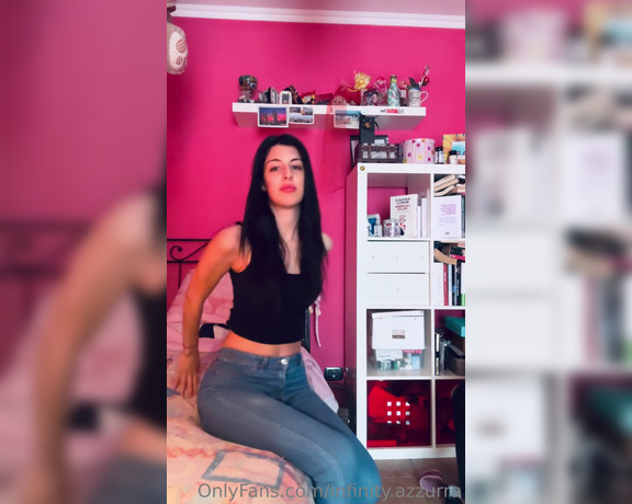 Sofia Ana Infinity aka infinityazzurra Foot Fetish - 07-31-2023 OnlyFans Video - Per gli amanti delle calze sotto i jeans, questo video è per voi  For lovers