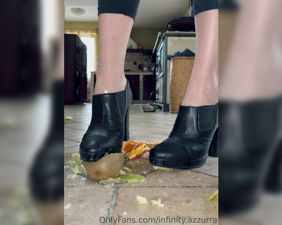 Sofia Ana Infinity aka infinityazzurra Foot Fetish - 08-03-2023 OnlyFans Video - Qui invece schiaccio la frutta con le scarpe E alla fine voglio la tua lingua a