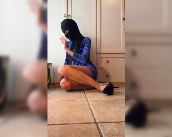 Sofia Ana Infinity aka infinityazzurra Foot Fetish - 09-18-2023 OnlyFans Video - Ops Mi sono fatta beccare in flagrante dal padrone di casa e per salvarmi glieli ho