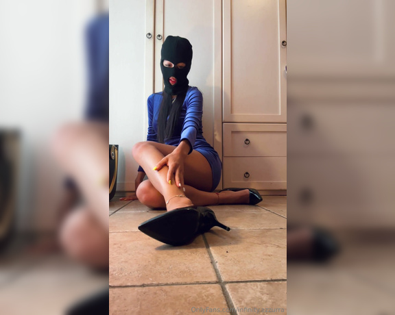 Sofia Ana Infinity aka infinityazzurra Foot Fetish - 09-18-2023 OnlyFans Video - Ops Mi sono fatta beccare in flagrante dal padrone di casa e per salvarmi glieli ho