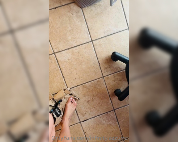 Sofia Ana Infinity aka infinityazzurra Foot Fetish - 08-29-2023 OnlyFans Video - Volete vedere come schiaccio le scatole per il mio amico Paolo   Mi immagino il