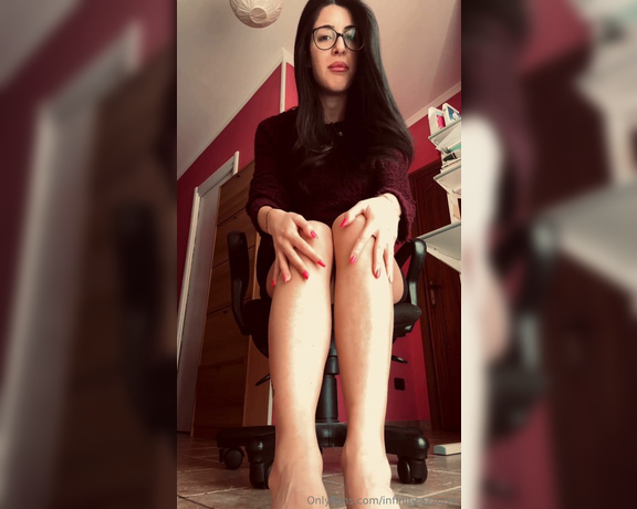 Sofia Ana Infinity aka infinityazzurra Foot Fetish - 10-04-2023 OnlyFans Video - Il tuo pisellino così piccolo mi fa soltanto ridere Sei così sfigato che ad una come