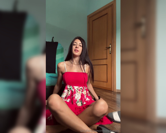 Sofia Ana Infinity aka infinityazzurra Foot Fetish - 10-25-2023 OnlyFans Video - La vostra Dea principessina ha bisogno di un massaggio delicato,dolce e sensuale  Ti offri tu