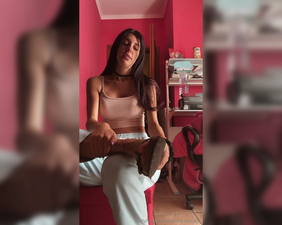 Sofia Ana Infinity aka infinityazzurra Foot Fetish - 11-13-2023 OnlyFans Video - Ho ritrovato le mie birkenstock un po grandine, ma le userò lo stesso e le inzuppo