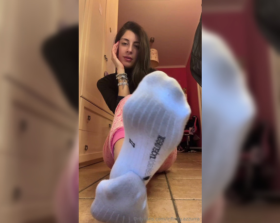 Sofia Ana Infinity aka infinityazzurra Foot Fetish - 02-04-2024 OnlyFans Video - Vi auguro una buona domenica maialetti con le mie piante sudate e odorose  Guardate come