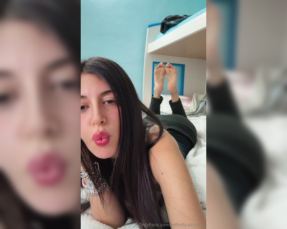 Sofia Ana Infinity aka infinityazzurra Foot Fetish - 03-02-2024 OnlyFans Video - Un buon weekend con questo the pose, dove ti stuzzico un po con i miei piedini