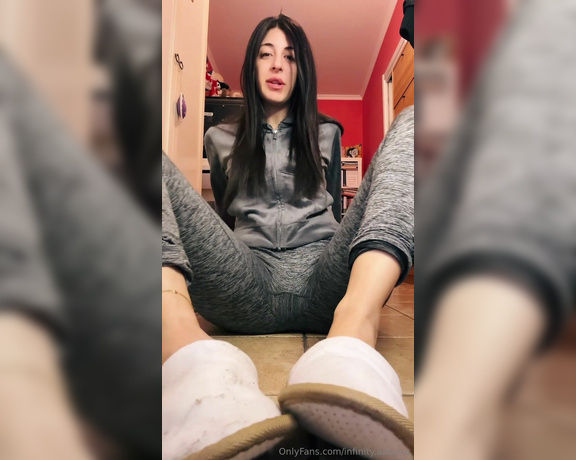 Sofia Ana Infinity aka infinityazzurra Foot Fetish - 03-22-2024 OnlyFans Video - Buon weekend sfigato Solo dopo che mi hai ripulito per bene le suole delle scarpe e