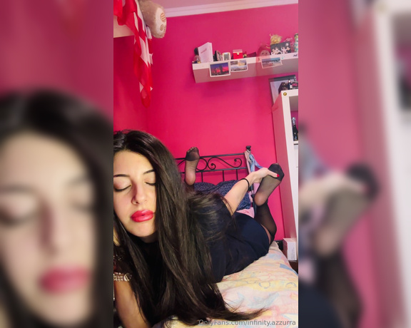 Sofia Ana Infinity aka infinityazzurra Foot Fetish - 02-10-2024 OnlyFans Video - Buon weekend schiavettini  Un video in the pose con le calze velate nere e