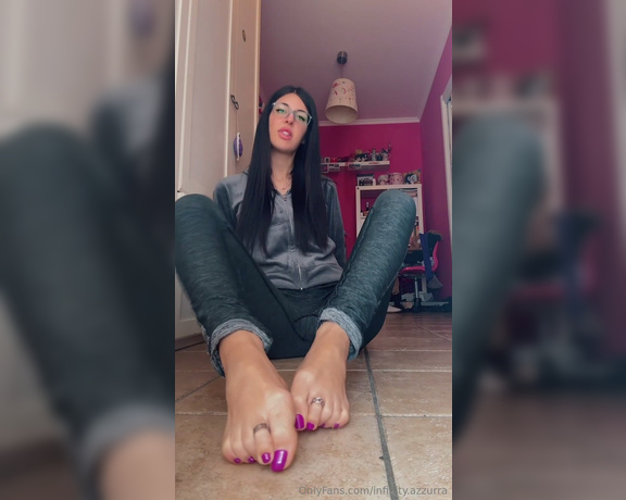 Sofia Ana Infinity aka infinityazzurra Foot Fetish - 03-26-2024 OnlyFans Video - Leccami le piante, tra le dita, e dietro le unghie Ti piacciono le unghie corte o