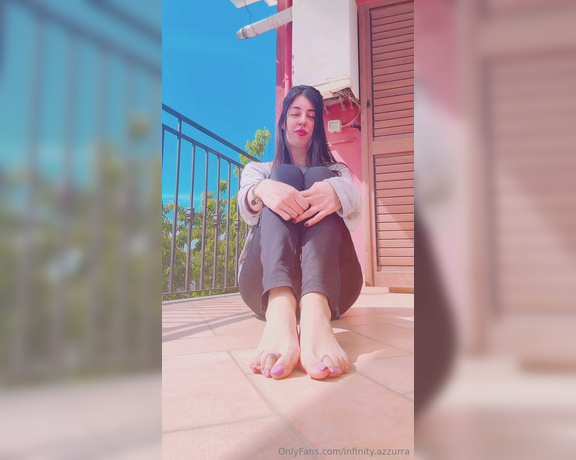 Sofia Ana Infinity aka infinityazzurra Foot Fetish - 05-20-2024 OnlyFans Video - Appena svegliata ,me ne sto sul balcone con il vicino che mi spia  Ripasso i