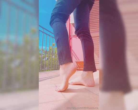 Sofia Ana Infinity aka infinityazzurra Foot Fetish - 05-20-2024 OnlyFans Video - Appena svegliata ,me ne sto sul balcone con il vicino che mi spia  Ripasso i