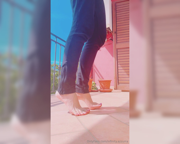 Sofia Ana Infinity aka infinityazzurra Foot Fetish - 05-20-2024 OnlyFans Video - Appena svegliata ,me ne sto sul balcone con il vicino che mi spia  Ripasso i