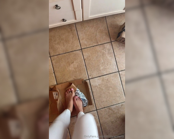 Sofia Ana Infinity aka infinityazzurra Foot Fetish - 05-30-2024 OnlyFans Video - Schiaccio le scatole che mi stanno in mezzo alle pallee immagino che siano il tuo cazzetto