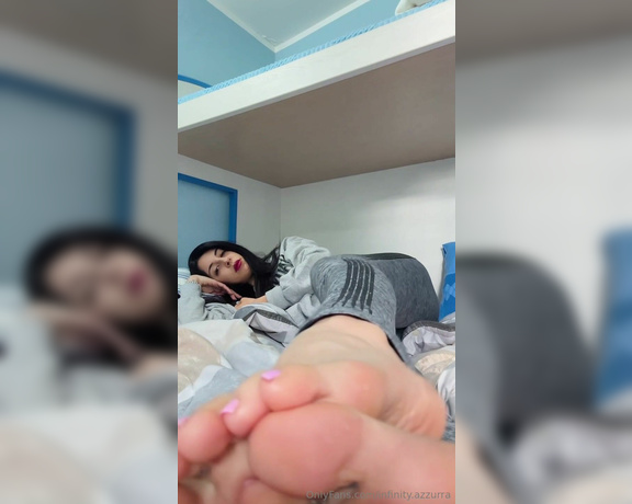 Sofia Ana Infinity aka infinityazzurra Foot Fetish - 05-10-2024 OnlyFans Video - Mi rilasso nel mio letto e ti sbatto i miei piedini in cameraannusali e leccali tesoro