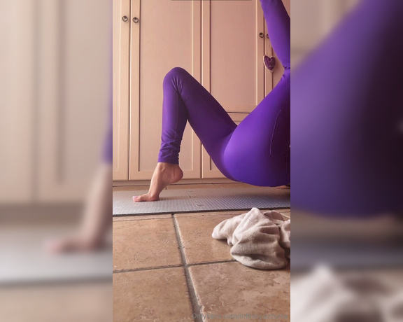 Sofia Ana Infinity aka infinityazzurra Foot Fetish - 05-22-2024 OnlyFans Video - Un po di stretching, e ginnastica prima di tornare al lavoro  A bit of stretching