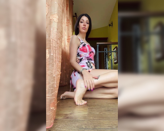 Sofia Ana Infinity aka infinityazzurra Foot Fetish - 06-30-2024 OnlyFans Video - Mentre cera la partita qualcuno avrebbe volentieri sbavato sui miei piedi