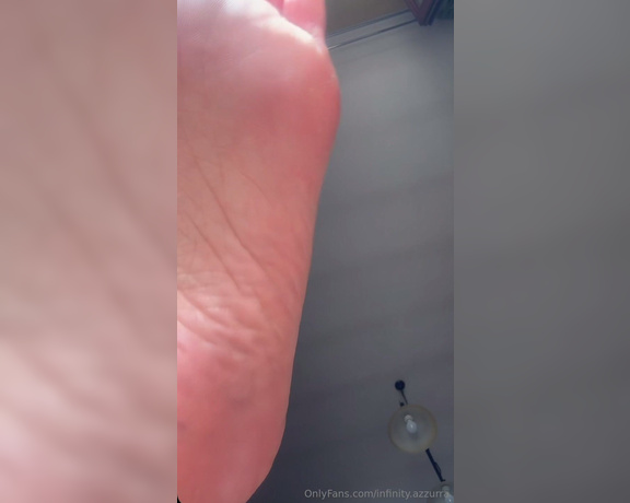 Sofia Ana Infinity aka infinityazzurra Foot Fetish - 09-26-2024 OnlyFans Video - Leccami le piante dal tallone alle dita Su e giù