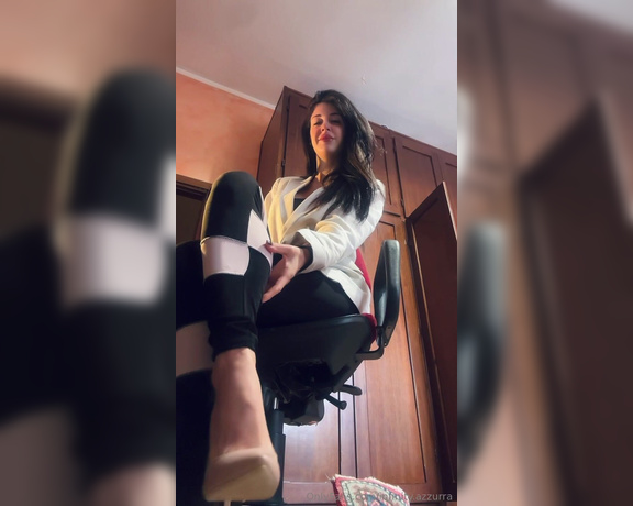 Sofia Ana Infinity aka infinityazzurra Foot Fetish - 11-20-2024 OnlyFans Video - Sto lavorando e tu stai sotto la scrivaniaTi ho visto sfigatoora vieni fuori, mettiti a 4